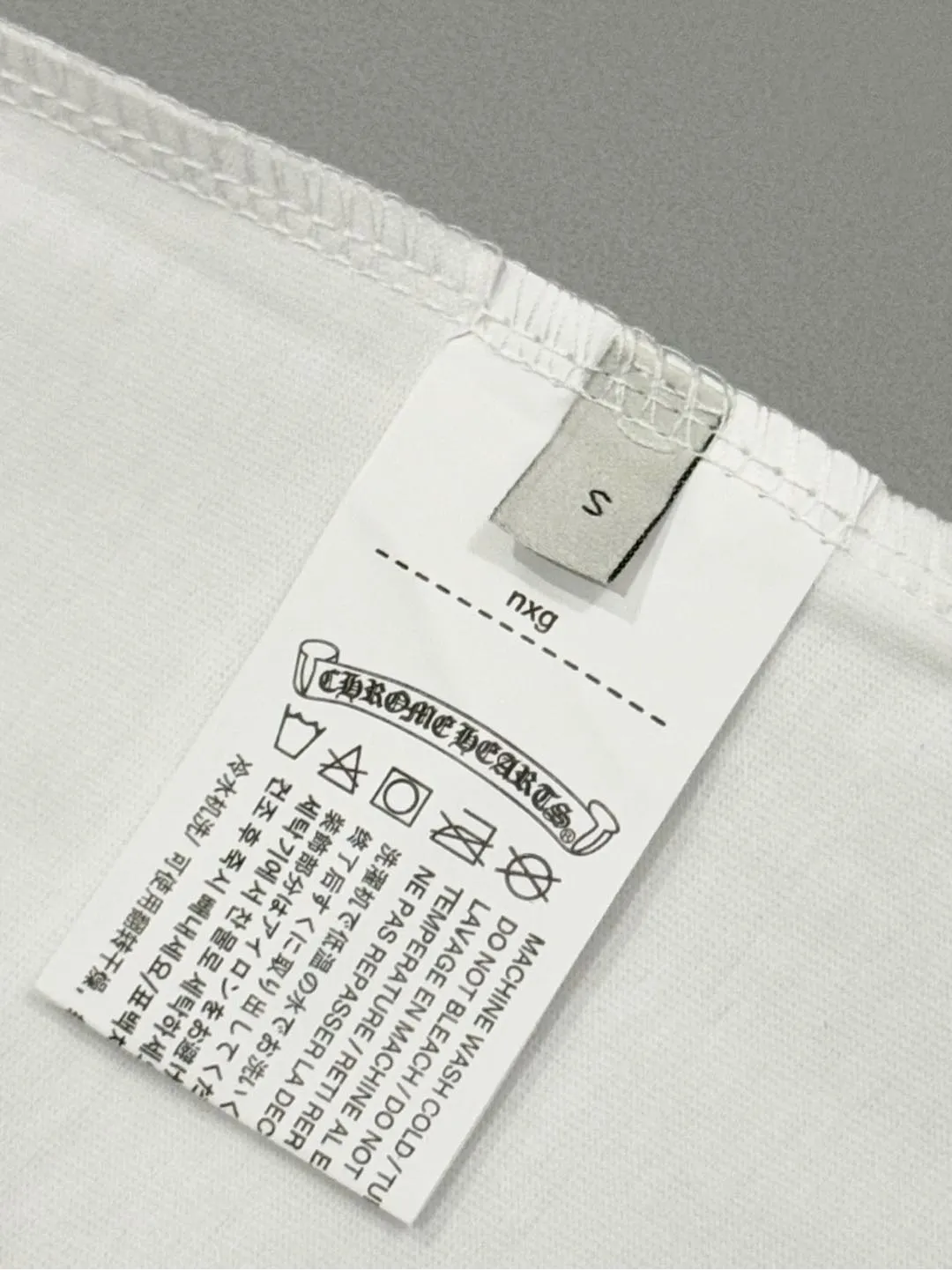 🅿️200 [High quality] Chrome hearts ss25 new first release latest short-sleeved round neck t-shirt, high-end customization, avant-garde and fashionable design! The front and rear panels of the brand logo are designed with heavy craftsmanship of burnt appliqué, ten rivets and one hundred thousand needle embroidery. High-end customized 280g fabric. Soft to the touch. Comfortable to wear. Exquisite stitching. Fine workmanship. The upper body effect is incomparably handsome! Same style for men and women, color: white, black size: S to xL